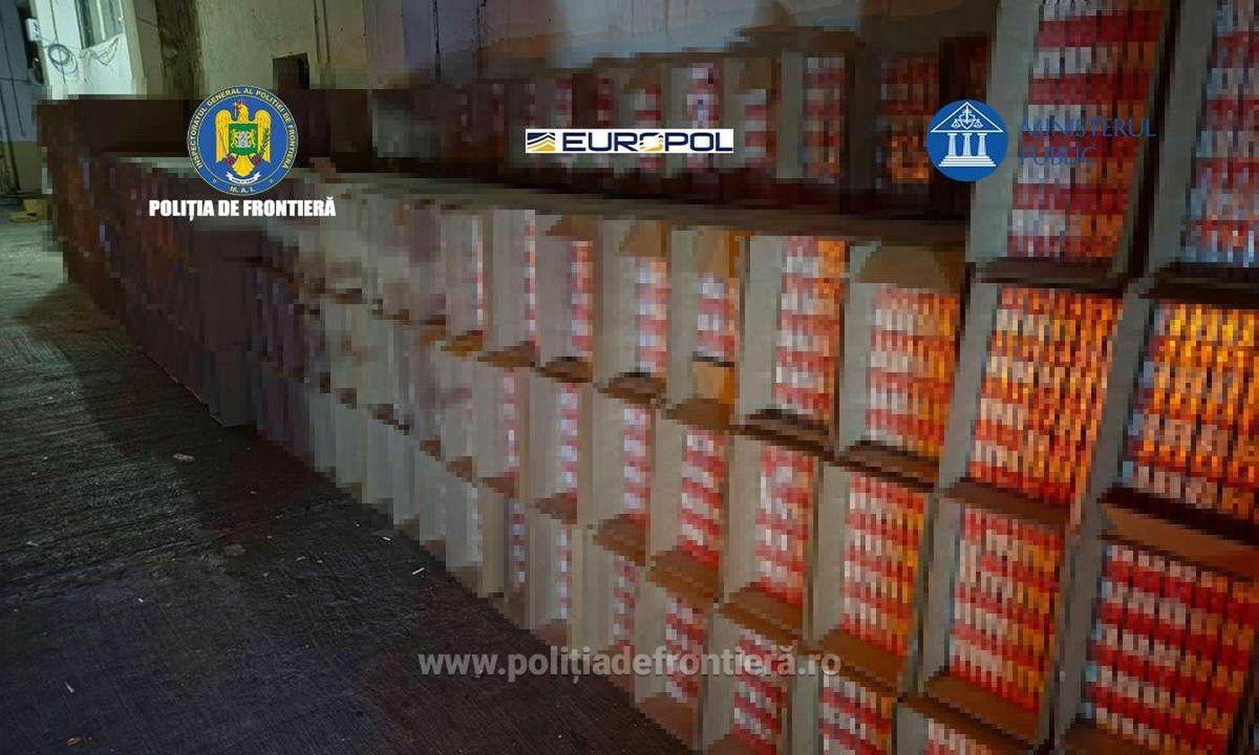 Poliţia de Frontieră a destructurat un grup infracţional organizat specializat în traficul ilegal de ţigarete